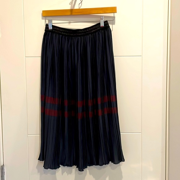 Zara Navy Pleated Skirt - Picture 2 of 7